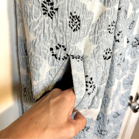 Tyler Boe Short Sleeve Blue Floral Dress with Pockets | Size Medium - Picture 4 of 13